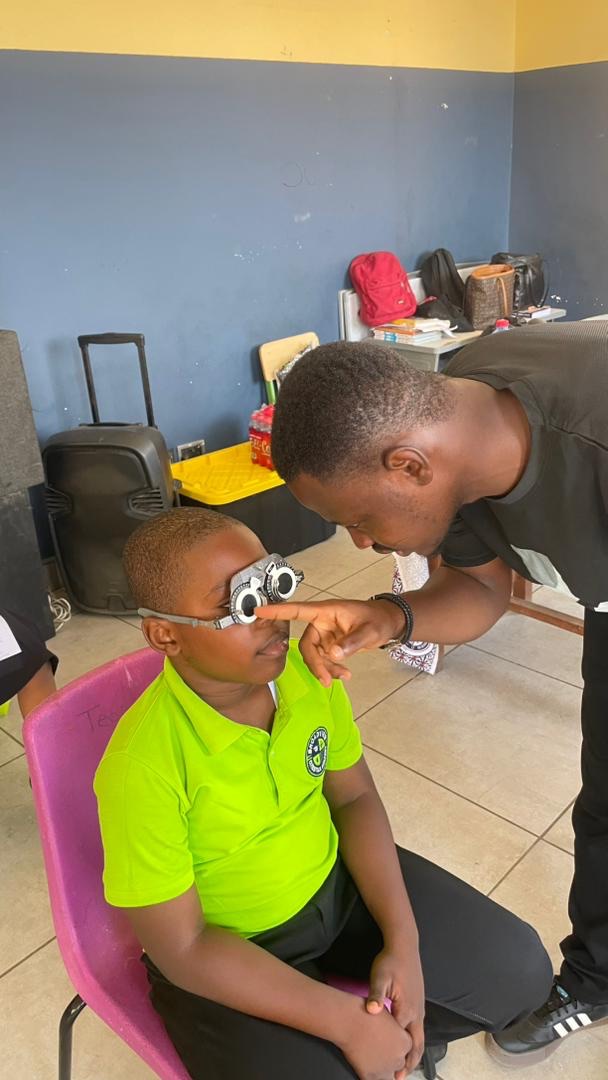 Pediatric eye diagnosis with a child in Ghana